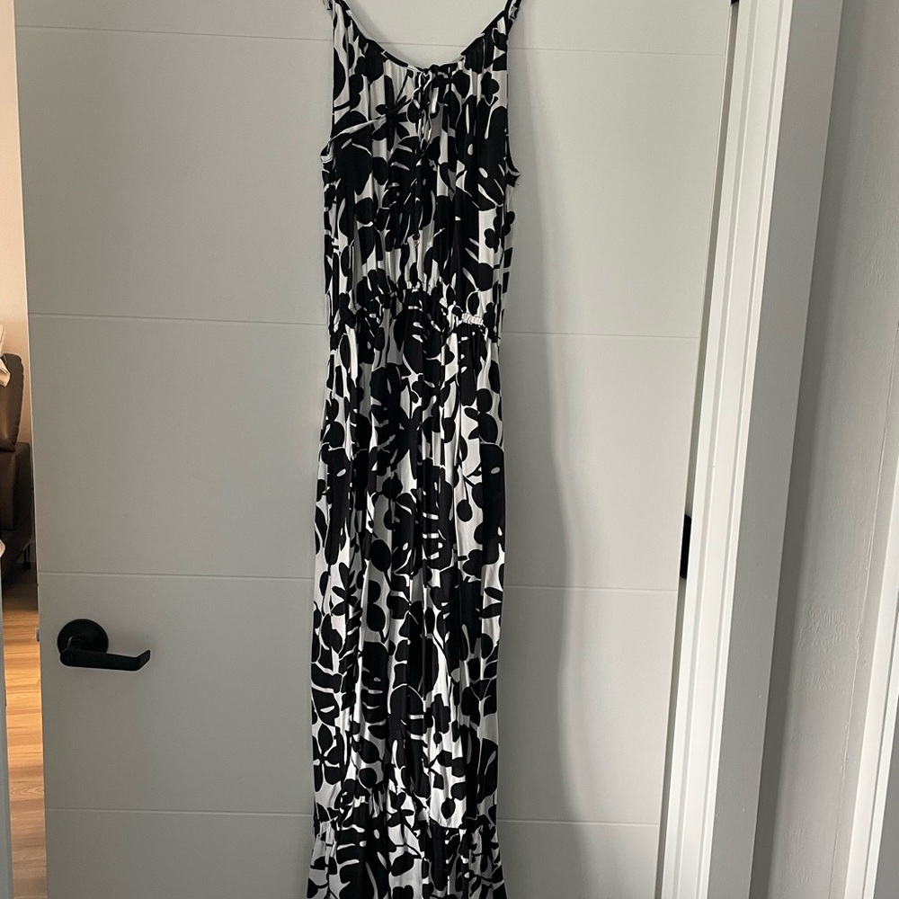 Elegant Black and White Floral Maxi Dress